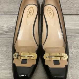 TOD’S black patent leather Apron Pumps. Size 39.5/9